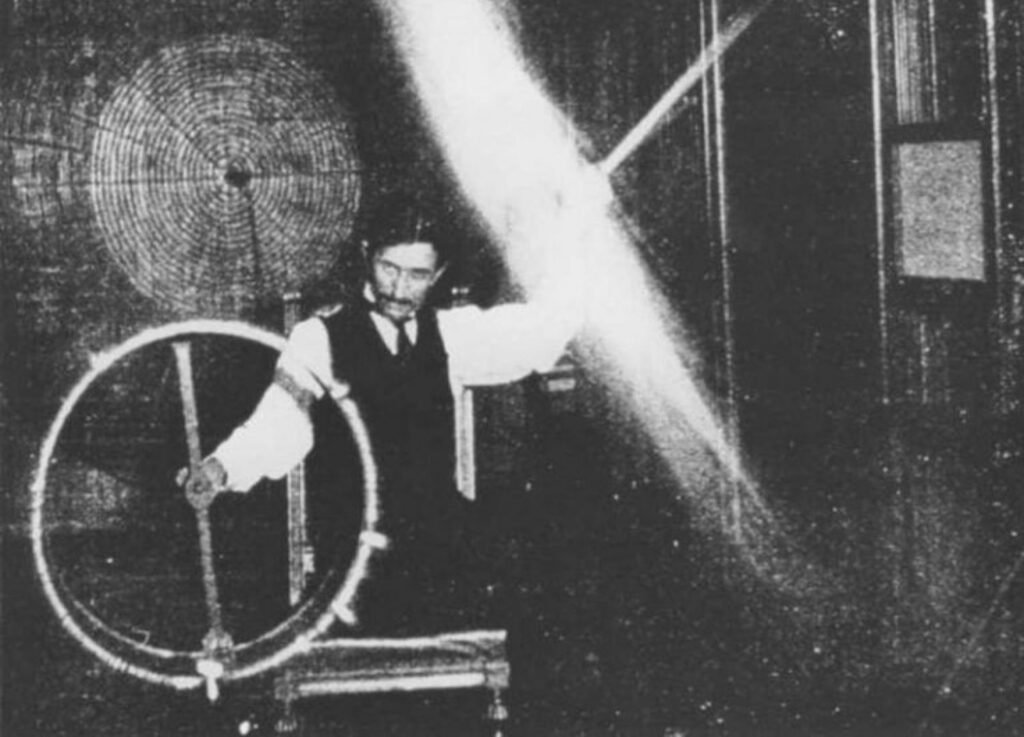Nikola-Tesla-experimenting nikola tesla experimenting
